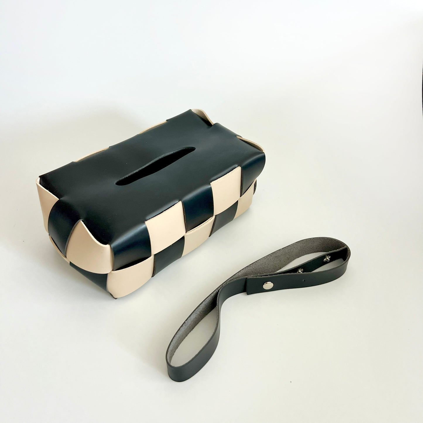 Checkerboard Woven Tissue Holder